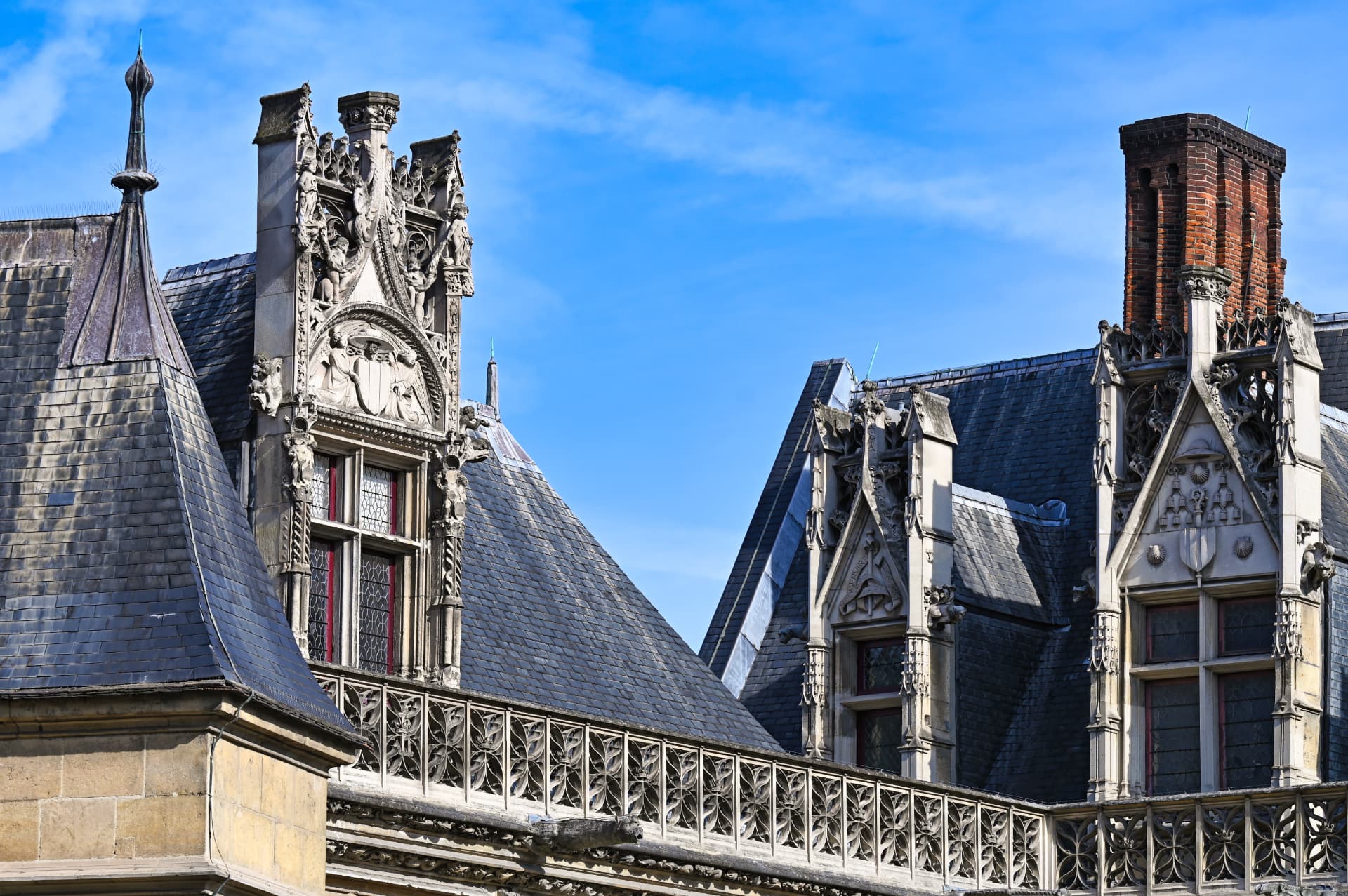 Flamboyant Gothic dormers and carved stone detail on the roofline of the Hôtel de Cluny