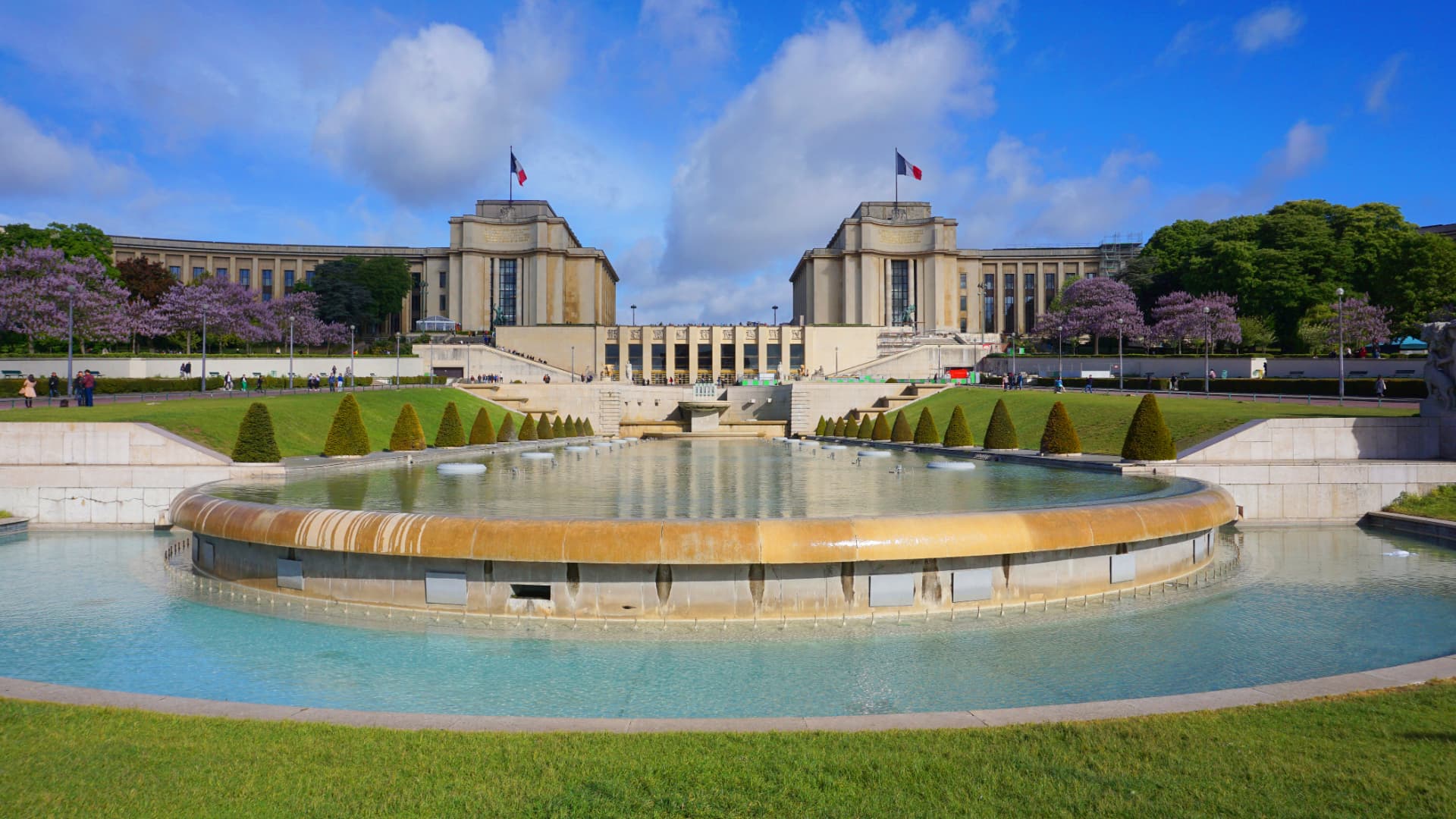 Trocadéro fountains and gardens in front of the Palais de Chaillot