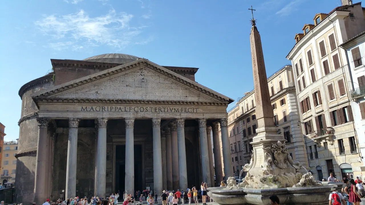 The Pantheon’s columned portico and dome on Piazza della Rotonda